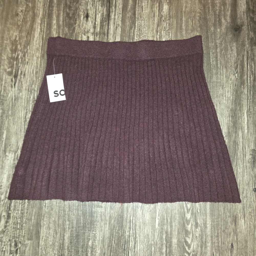 So Stylish Maroon Ribbed Skirt Sz XL NWT